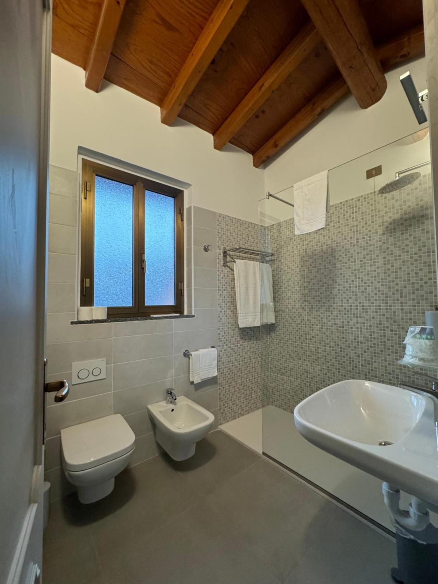 B&B Michelina Кастильоне-д'Интельви Экстерьер фото